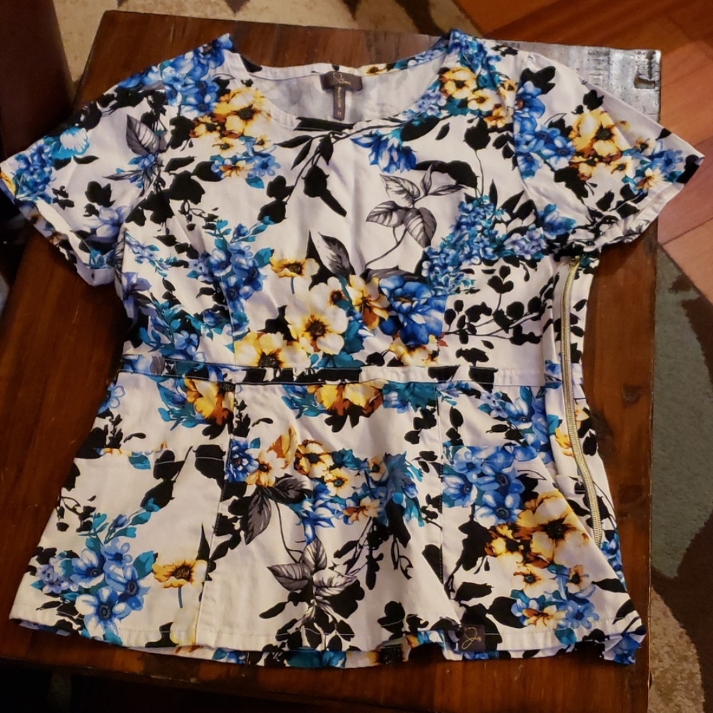 Jaanuu scrub top